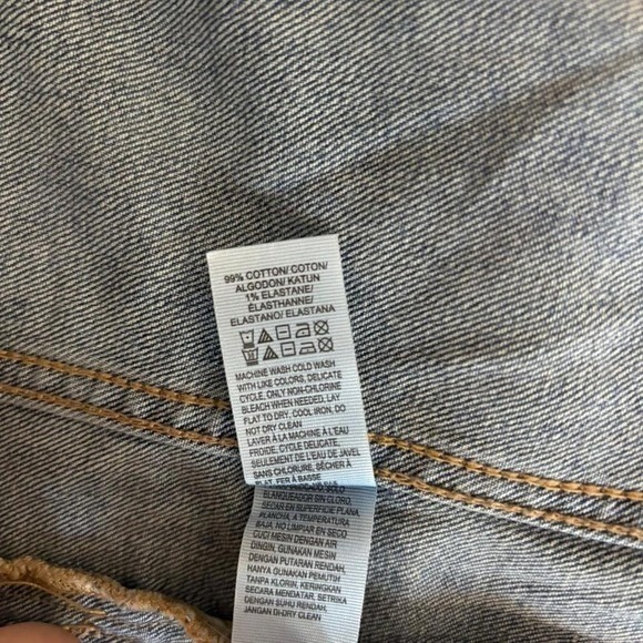 Lucky Brand Distressed Denim Jean Jacket Size M, Tomboy Trucker Style 99% Cotton - Picture 8 of 8